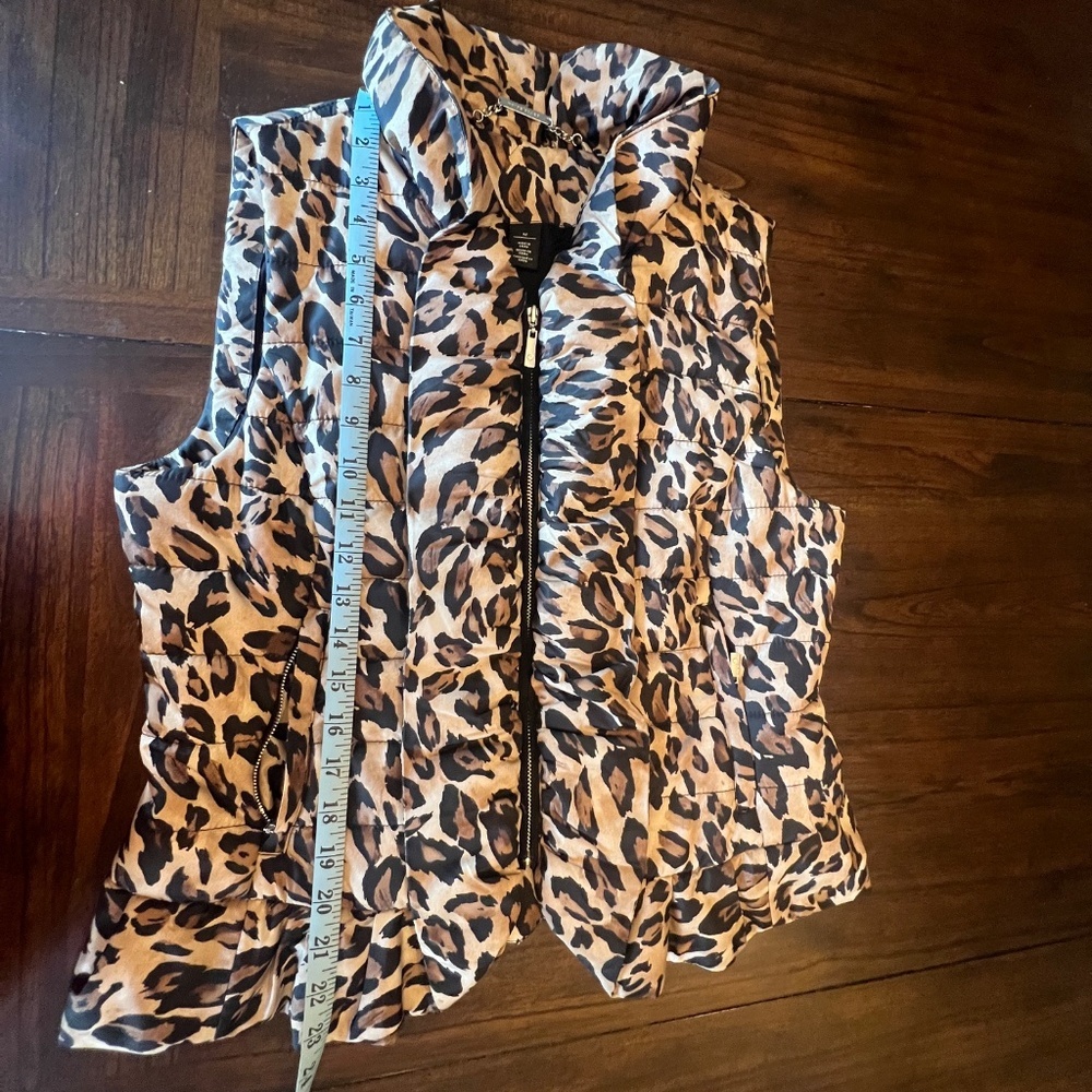 White House Black Market Animal Print puffy vest, zip up, Size Medium - Picture 10 of 13